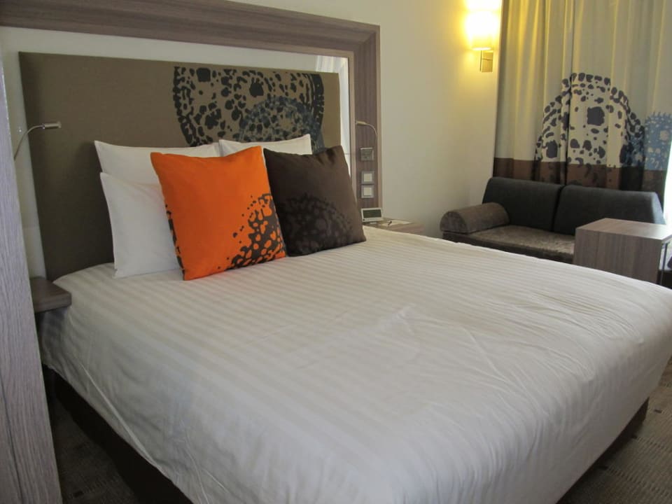 Kingsize Bett im Executive Zimmer Hotel Novotel Bangkok On Siam Square
