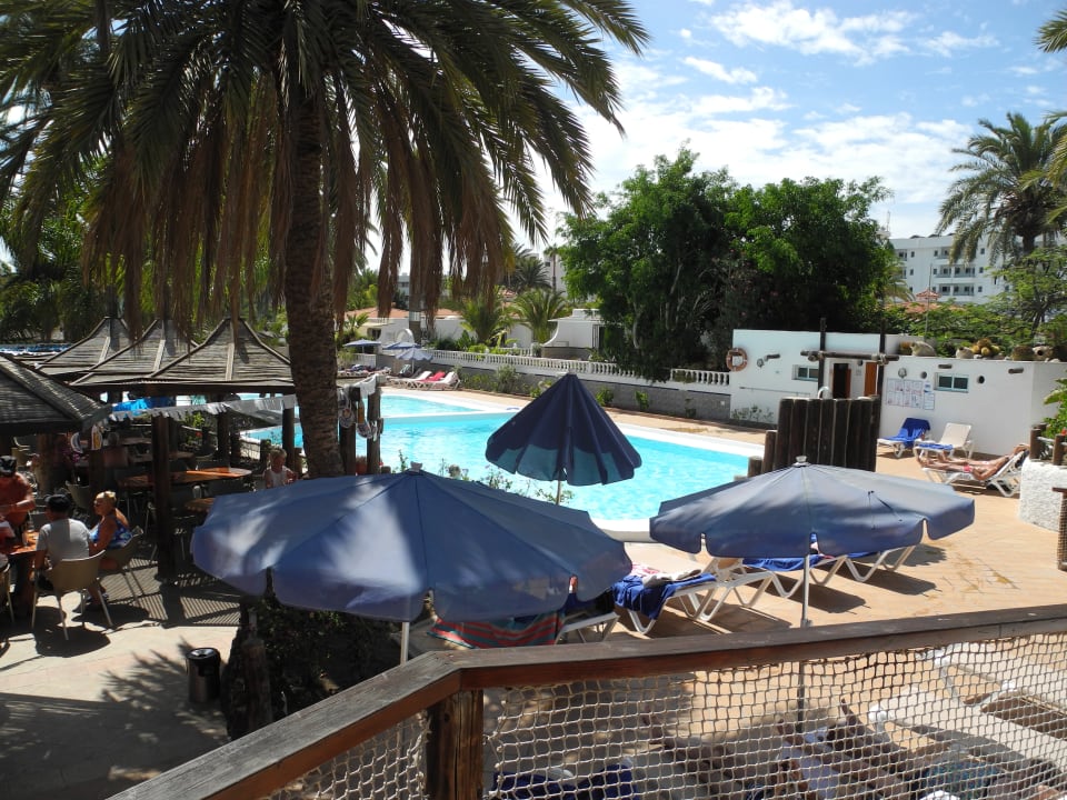 Pool HL Miraflor Suites Hotel