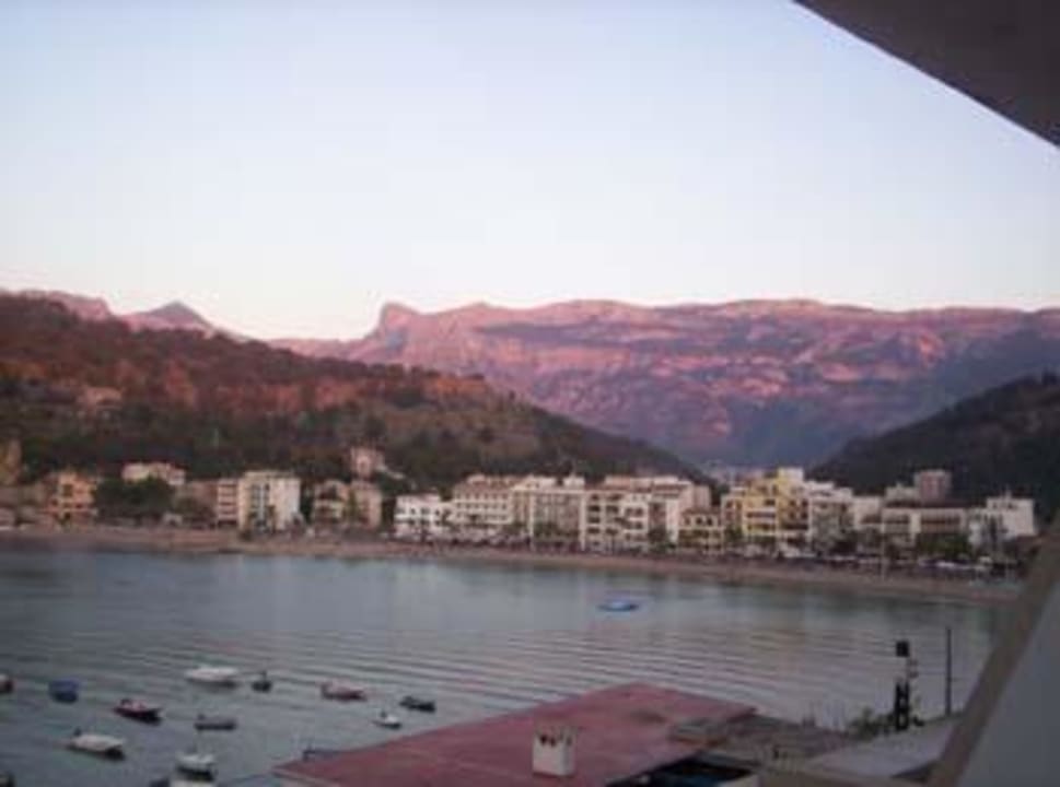 Blick vom Balkon zum Strand Hotel Citric Soller
