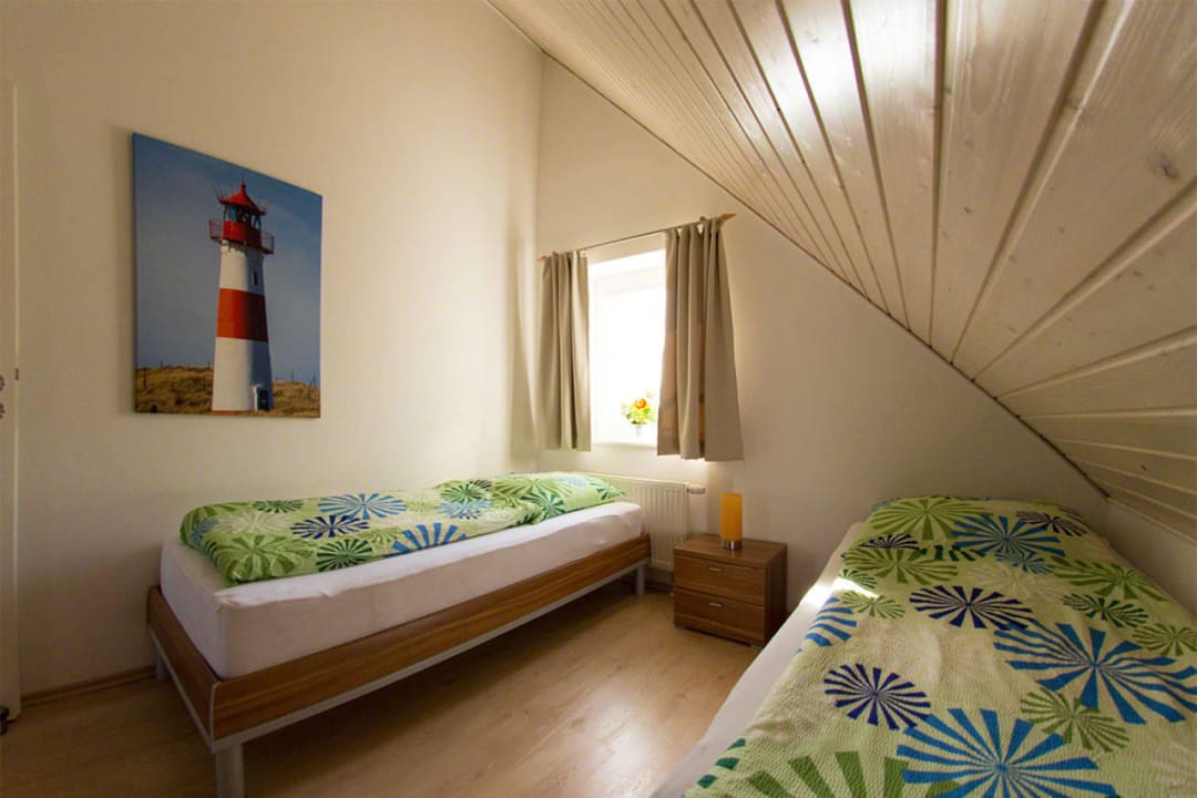 Schlafzimmer 2 oben Ferienwohnung Krabbenkorb Greetsiel