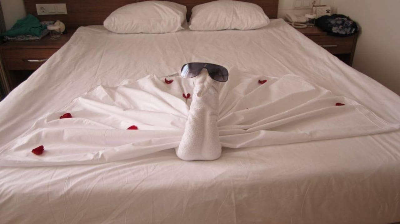 Liebevolle Bettdeko Grand Park Lara Hotel