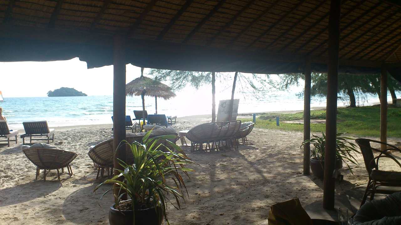 Blick von der Rezeption auf den Strand Hotel The Secret Garden at Otres Beach