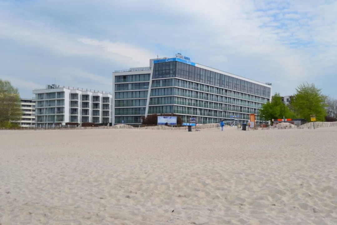 Strand vor dem Hotel Marine Hotel by Zdrojowa