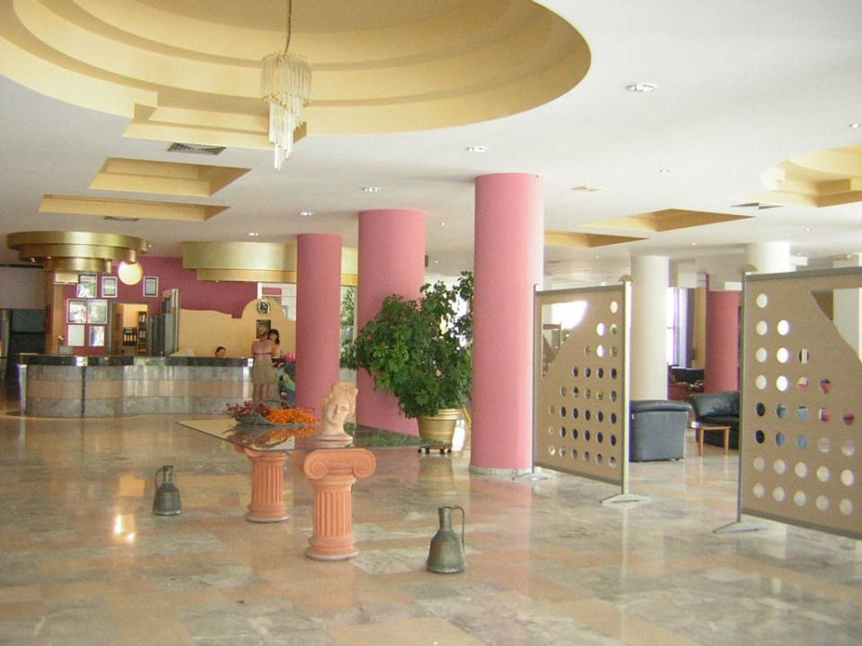 Hoteleingang Doreta Beach Resort & Spa