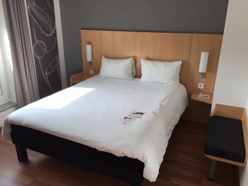Bett ibis Berlin Kurfürstendamm