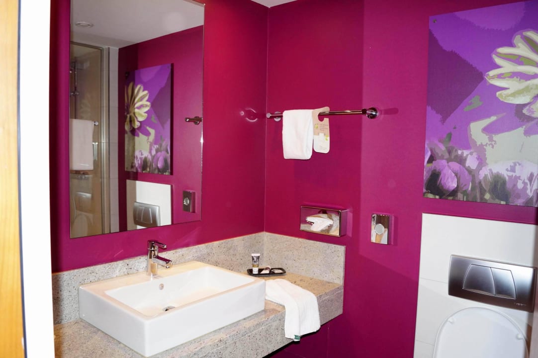 Raum / Bad-WC (Innenansicht) Dorint City-Hotel Salzburg