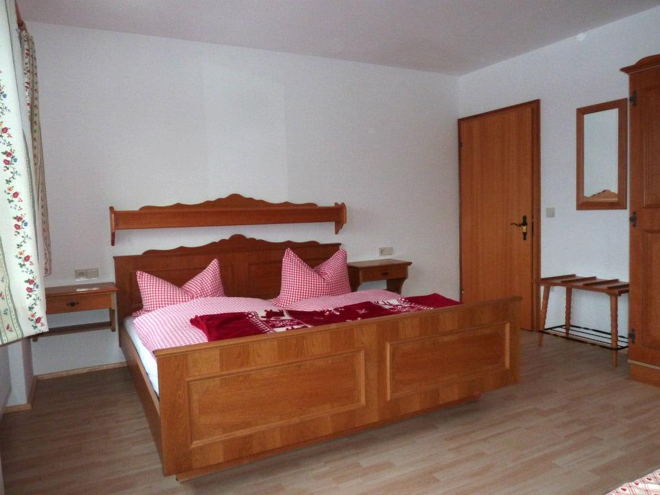 Bett im Doppelzimmer Berggasthof Pension Hochstein