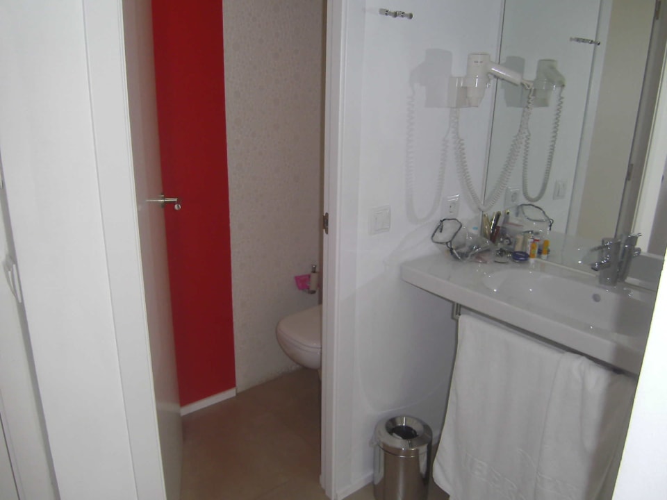 Zimmer 214 Badbereich Iberostar Waves Bahia de Palma