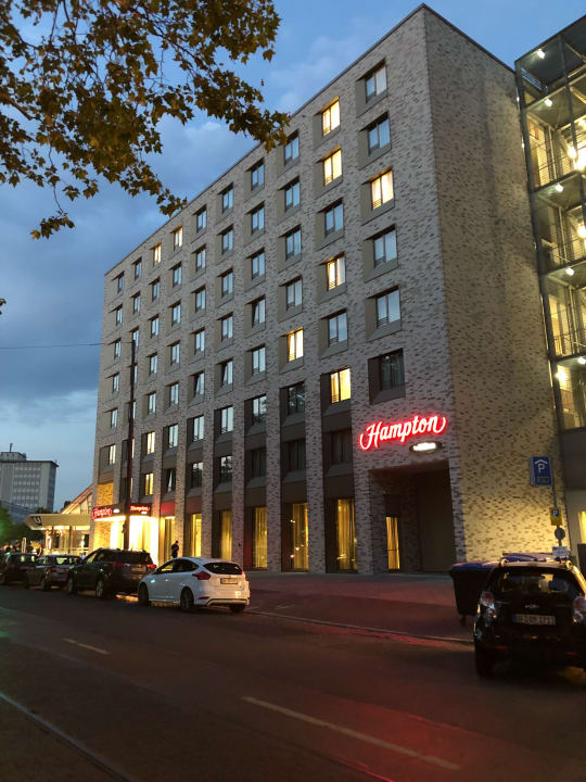 au-en-am-abend-hampton-by-hilton-frankfurt-city-centre-east