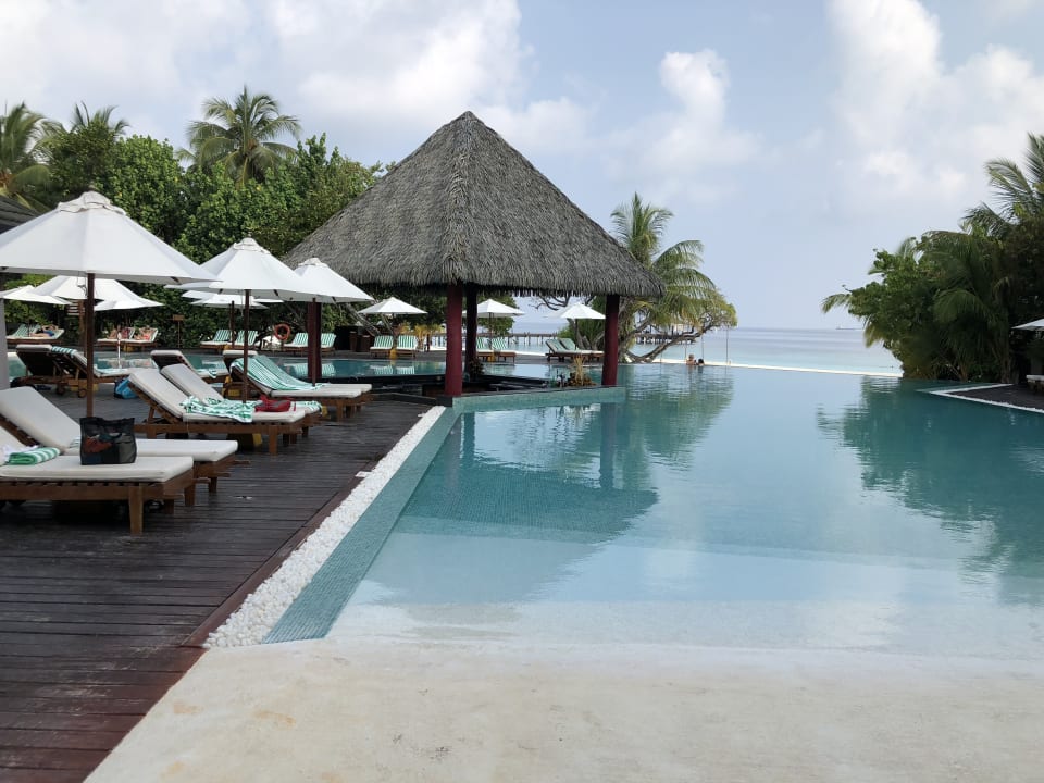 Pool für die Gäste der Beachvillen  Adaaran Select Meedhupparu Island Resort - Premium All Inclusive