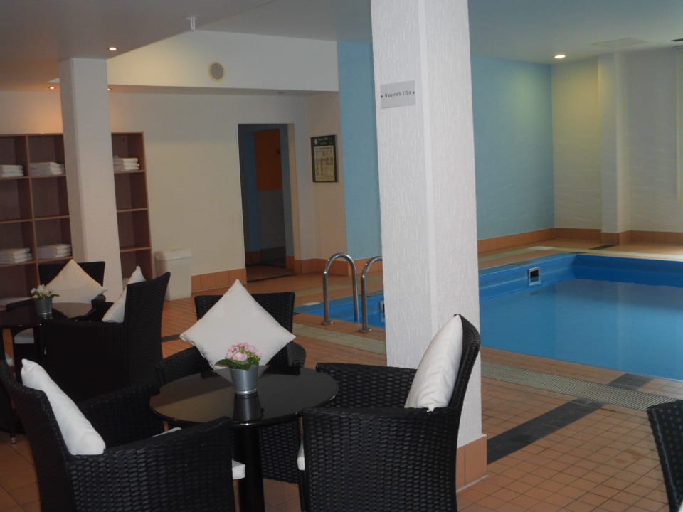 "Pool" Vienna House Easy by Wyndham Frankfurt Airport (Kelsterbach