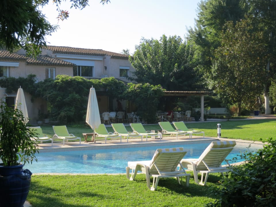 Pool am Morgen Hotel Le Verger Maelvi