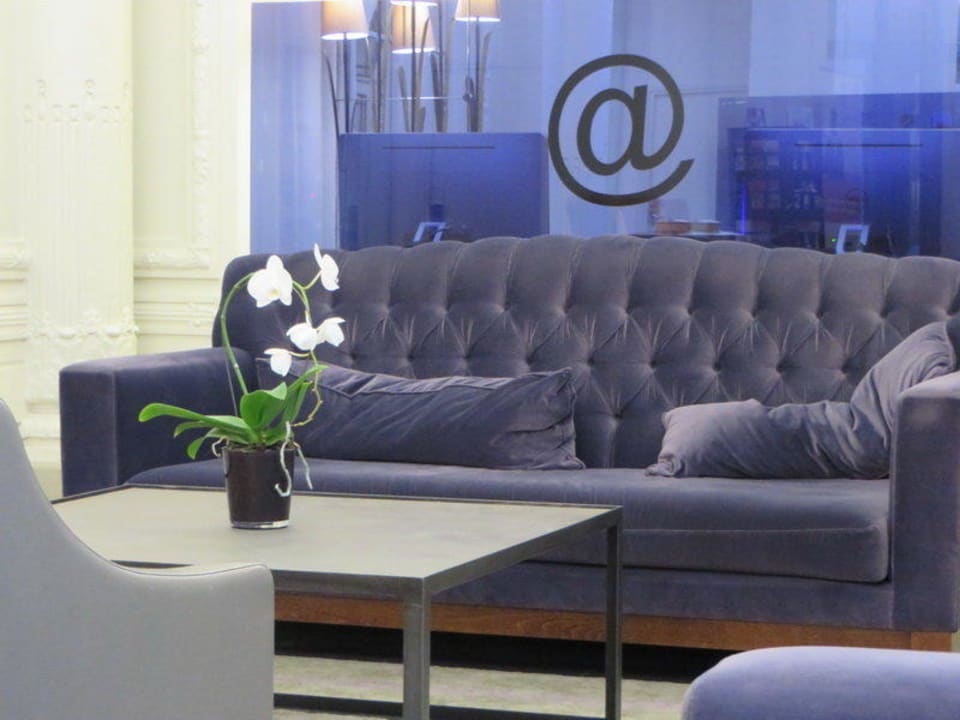 Wartebereich mit Internet PCs Holiday Inn Paris Gare de Lyon Bastille