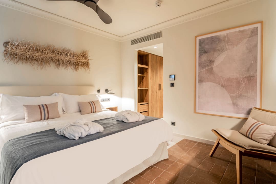 Zimmer Domes Aulūs Zante, Autograph Collection