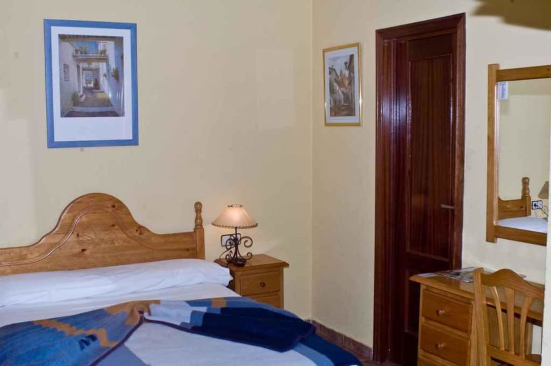 Habitacion cama matrimonio Hostal El Pela
