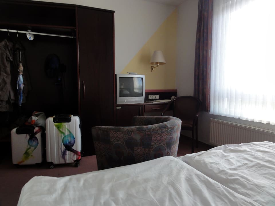 Zur Schrankseite ibis Styles Halle