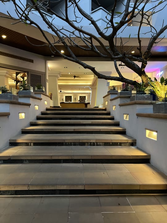 Lobby Avani Pattaya Resort