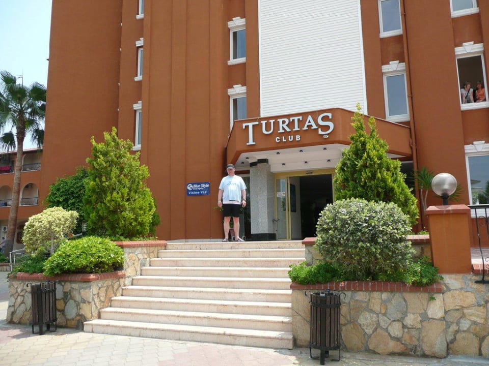 Eingang Club Turtas Beach Hotel