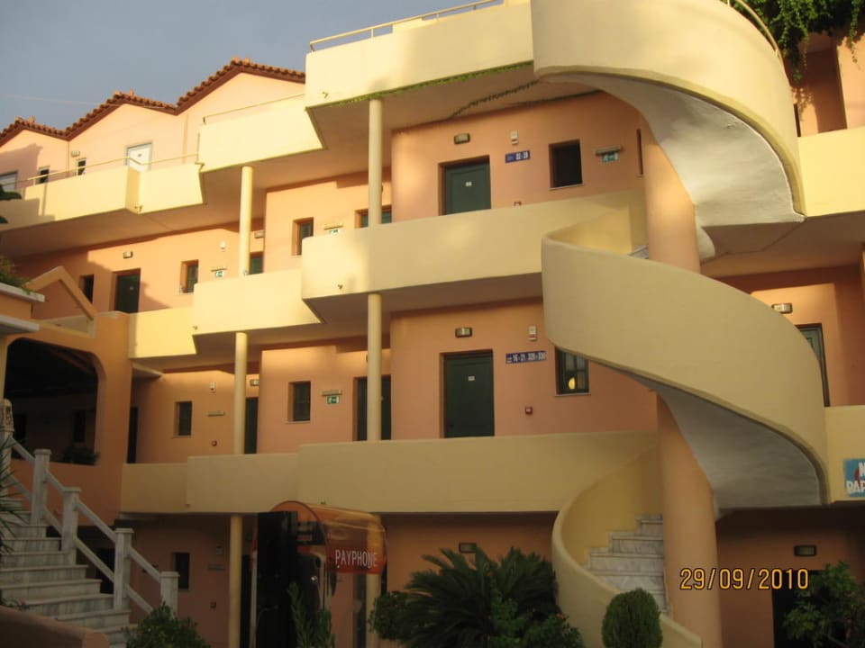 Außenansicht-Rezeption Umgebung Fereniki Holiday Resort & Spa