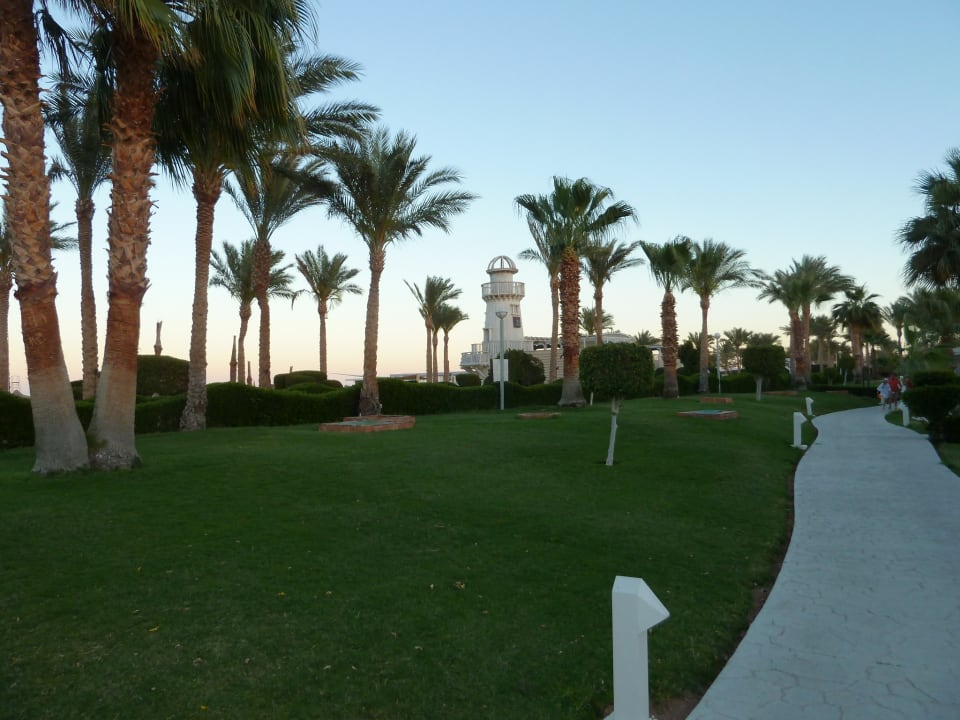 Verbindungsweg vor dem Strand-Areal Coral Sea Holiday Village