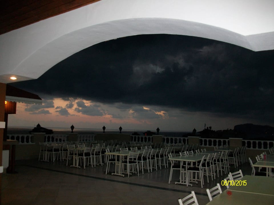 Es regnet Hotel Club Paradiso