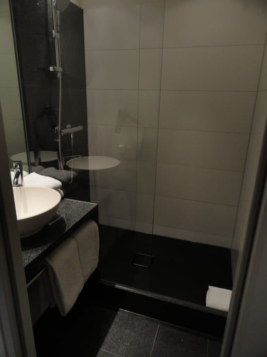 Bad Zimmer 234 Motel One Köln Waidmarkt