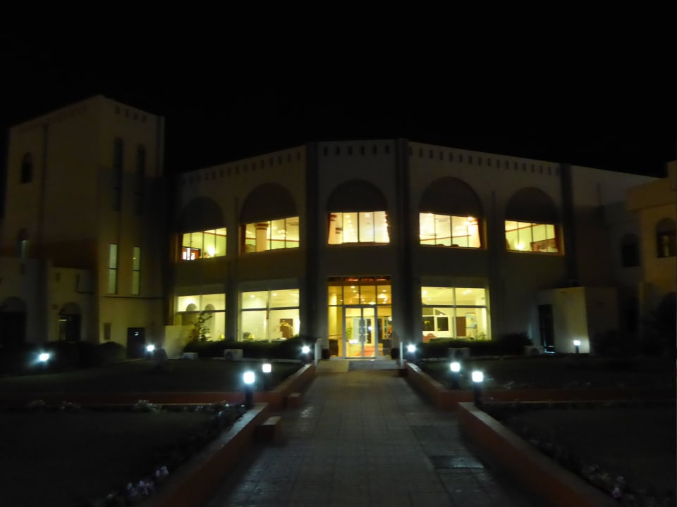 Bei Nacht Sur Beach Hotel