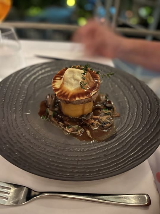 Gastro Outrigger Maldives Maafushivaru Resort