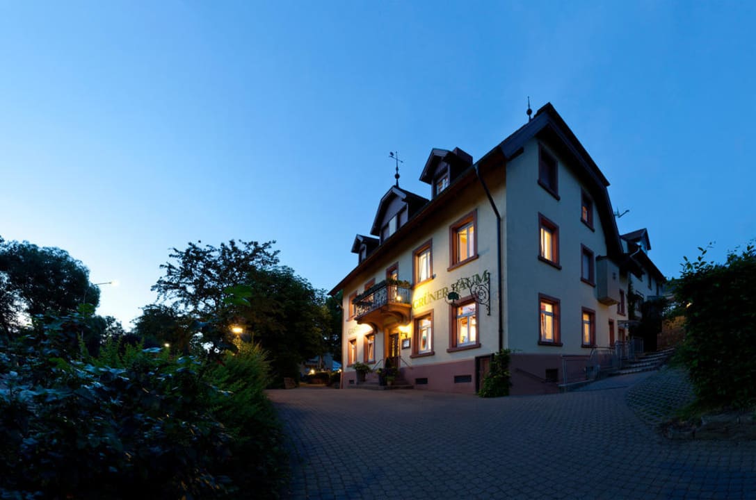 Außenansicht zur "blauen Stunde" Gasthaus Grüner Baum