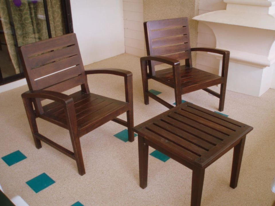 Sitzgelegenheit auf dem großen Balkon Khaolak Orchid Beach Resort