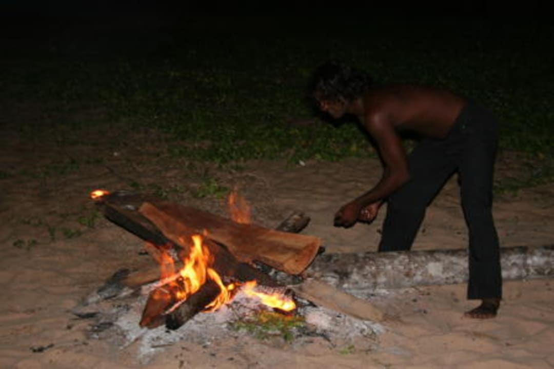 Lagerfeuer am Strand Wunderbar Beach Club Hotel
