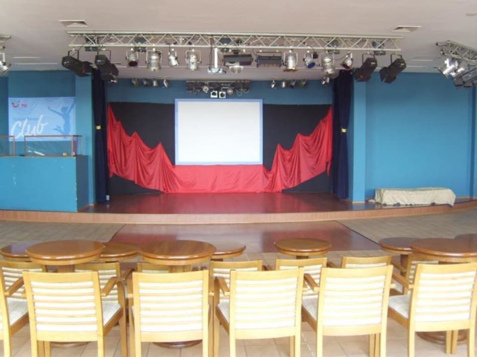 Bühne für die Abendshows Alua Helios Bay