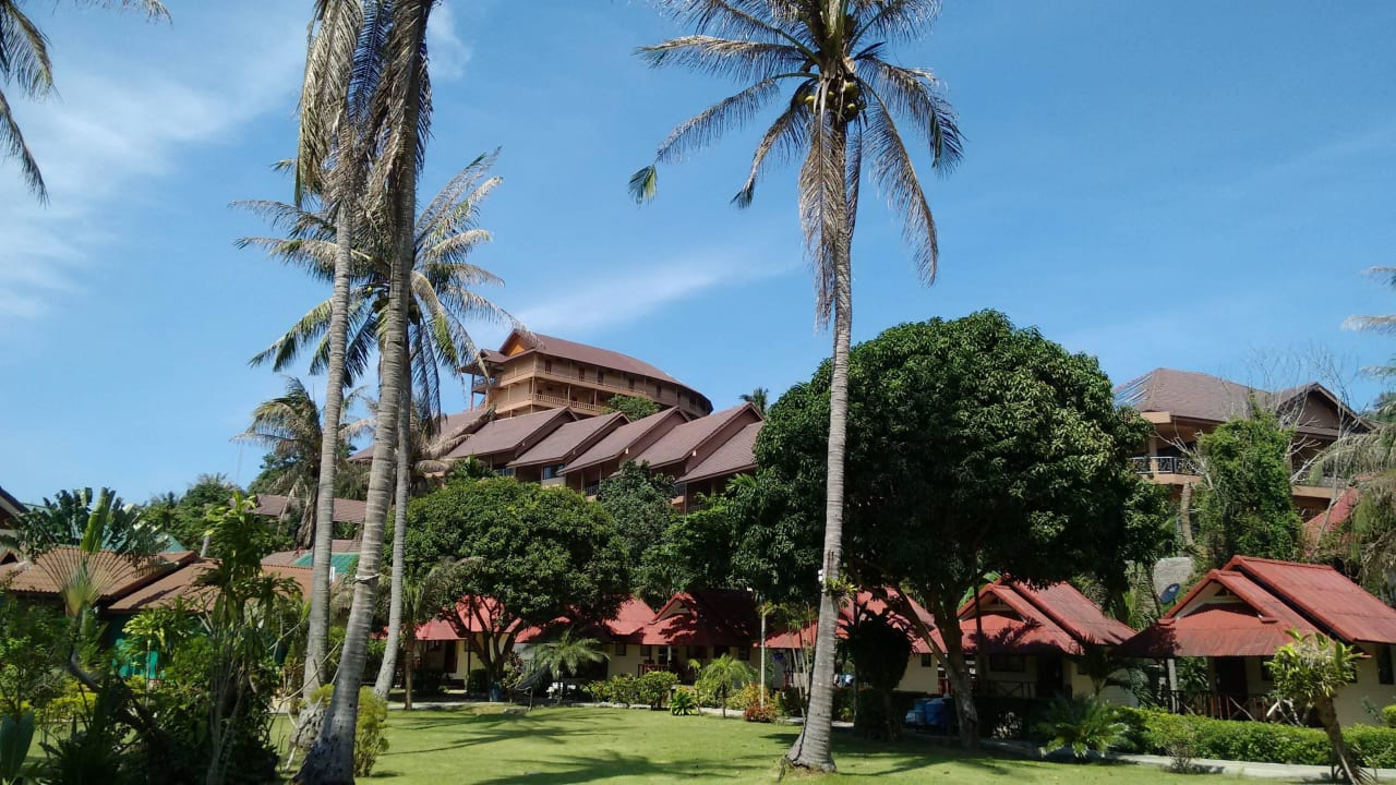 Garten mit Bungalow Long Bay Resort Koh Phangan