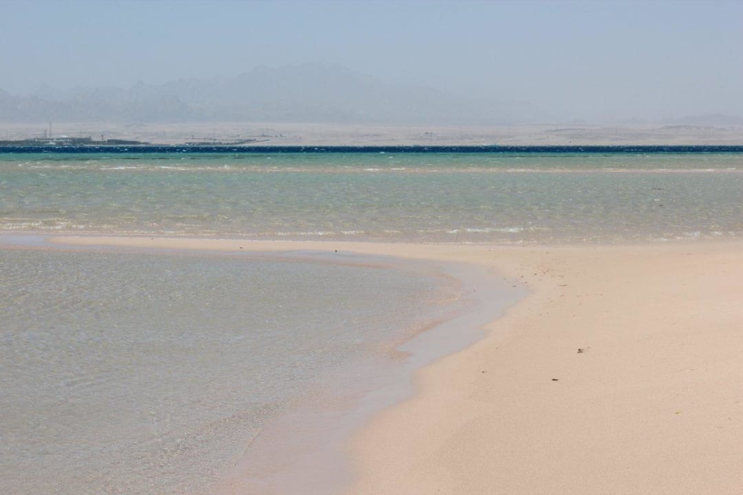 Die vorgelagerte Sandbank Hotel Sheraton Soma Bay Resort
