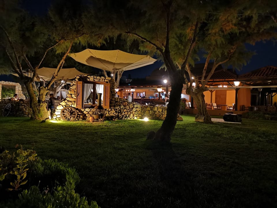 Gartenanlage Anissa Beach & Village