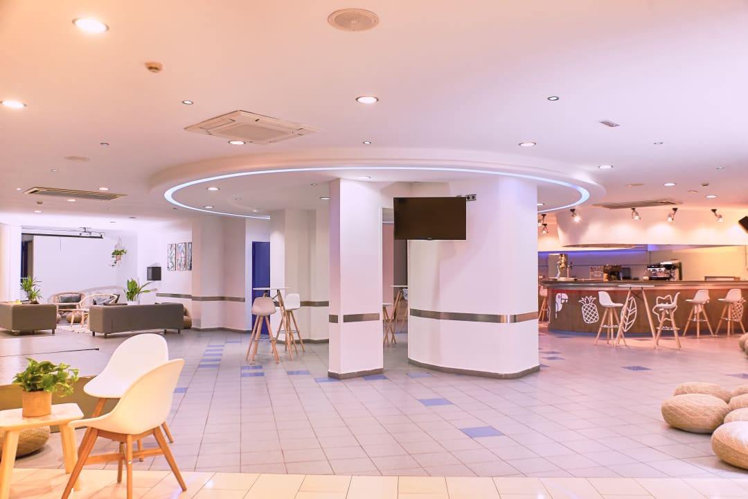 Lobby Hotel Caribe Youth Only