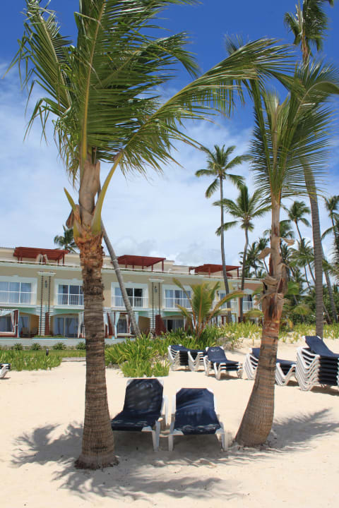 Strand mit Ambassador Suiten im Hintergrund Grand Palladium Select Bávaro Resort & Spa