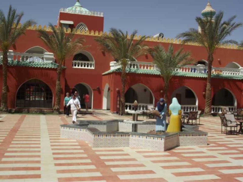 Hinter der Lobby Pickalbatros Alf Leila Wa Leila Resort - Neverland Hurghada