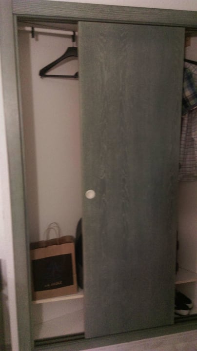 Kleiderschrank Caprice Janeiro Hotel & Spa