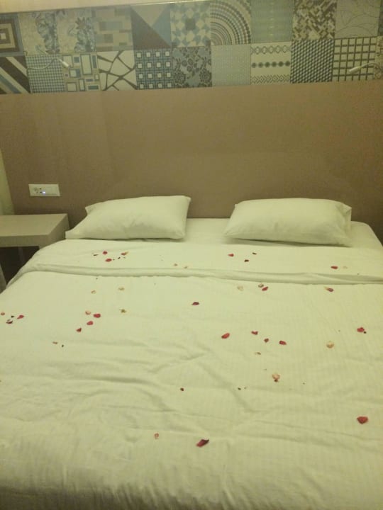 Łóżko z płatkami kwiatów Lindos Imperial Resort & Spa