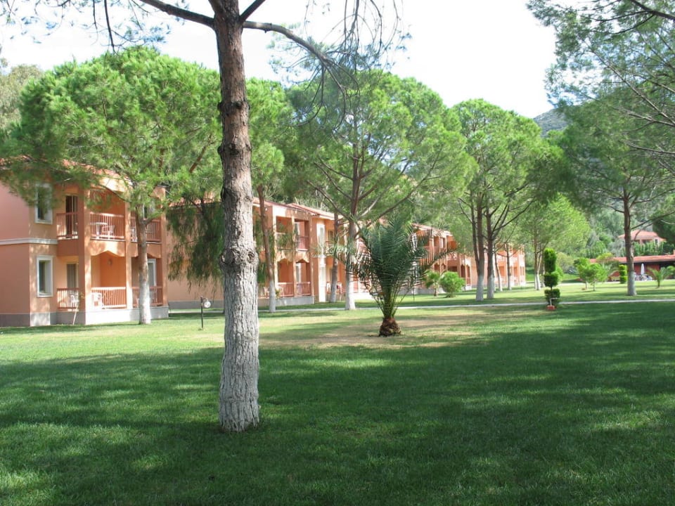 Wiese und Bungalows Kustur Club Holiday Village