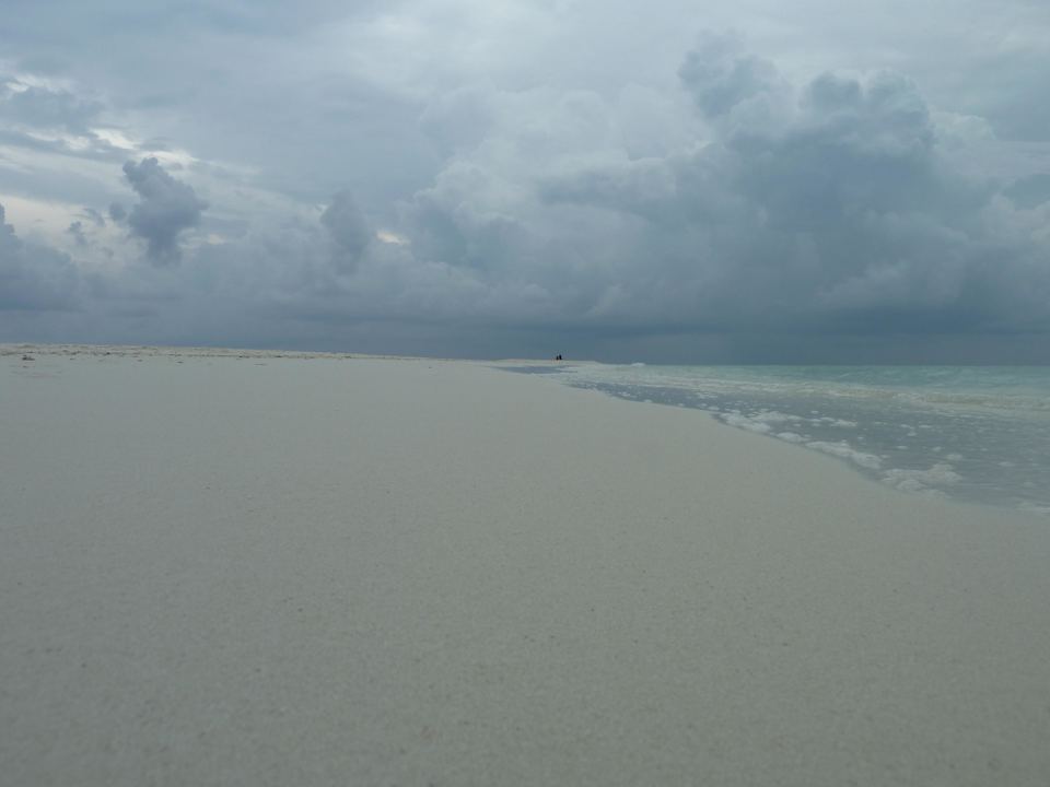 Lange Sandbank am Ende der Insel Kuramathi Maldives