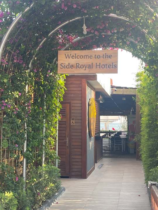 Strand Side Royal Palace Hotel & Spa