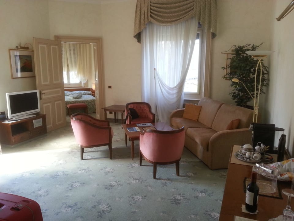 Wohnraum und separates Zimmer Camin Hotel Luino