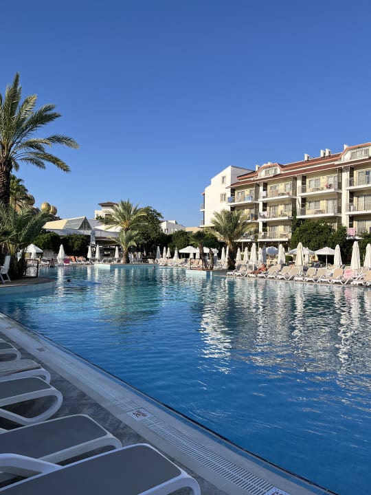 Pool Barut B Suites