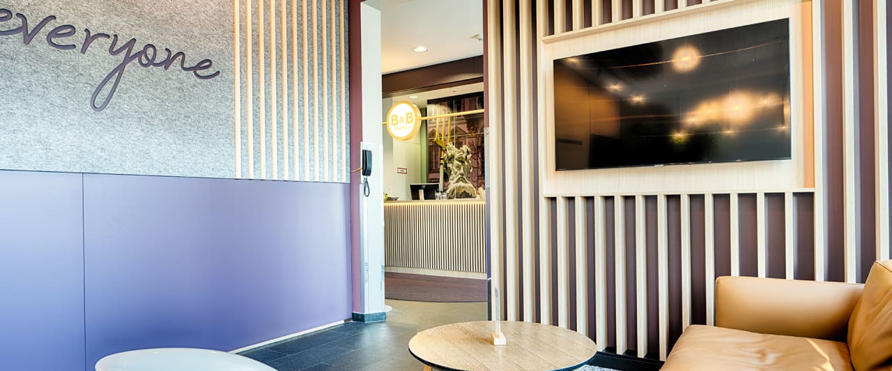 Lobby B&B Hotel München-Moosach