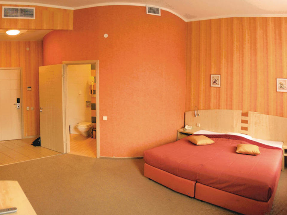 Classic Comfort TWIN/DOUBLE Room Hotel The 5th Corner