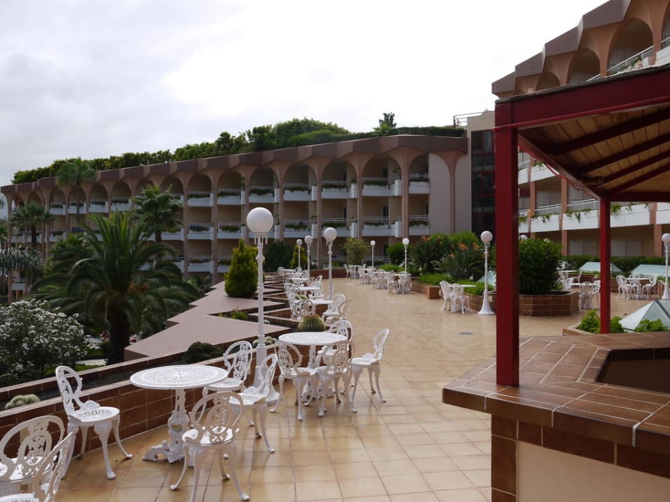 Die Terrasse oberhalb der Bar Hotel Puerto Palace