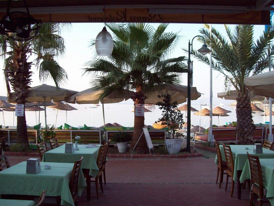 Przejście na plażę Hotel Blue Bay