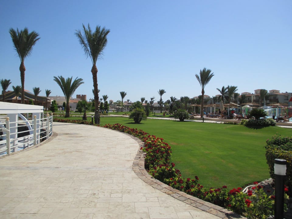 Bootsanlger beim Pool mit Blick Castello Pickalbatros Dana Beach Resort - Hurghada